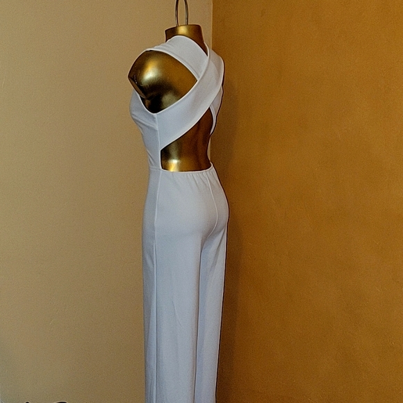 LULU'S THINKING OUT LOUD WHITE CUT-OUT JUMPSUIT. SIZE SMALL. - Picture 4 of 11